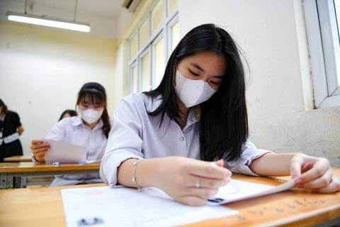 thi pte bao nhieu tien 5