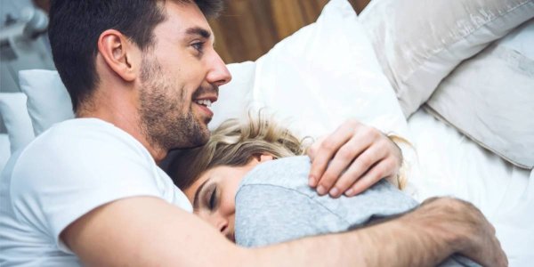 cuddle nghĩa là gì