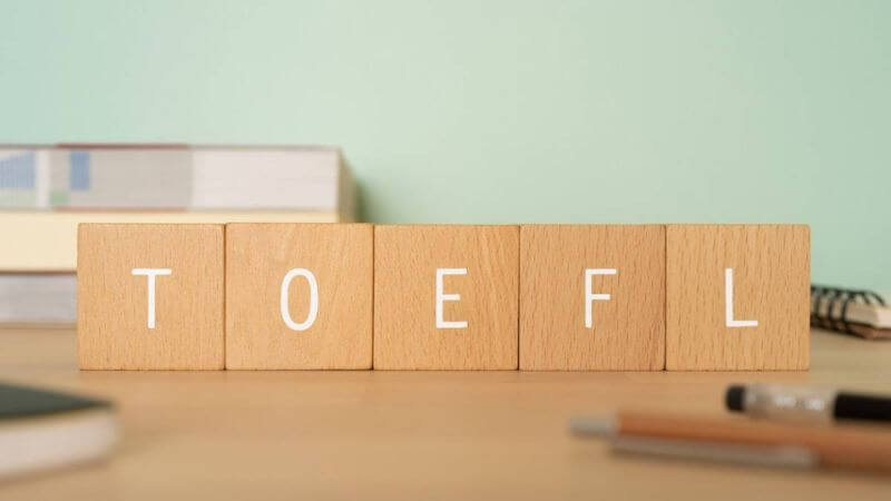 Lựa chọn sách ôn thi TOEFL iBT phù hợp với trình độ