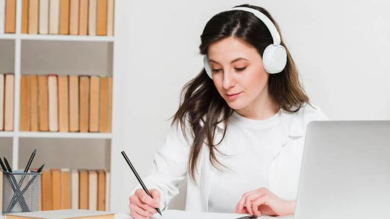 Luyện kỹ năng Listening với các đề thi trong sách hiệu quả