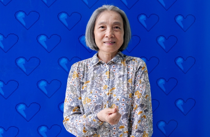 Cô Tú Hoàng trở thành tân sinh viên ở tuổi 61. Ảnh: VHU