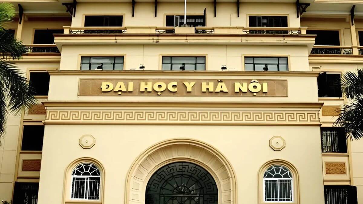 Review trường Đại học Y Hà Nội chi tiết: Điểm chuẩn, học phí